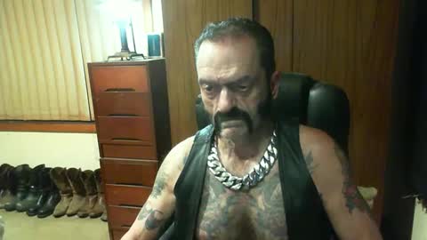 Snapshot of leathergreaser chatting on 01.02.25 leathergreaser online show from 01.02.25