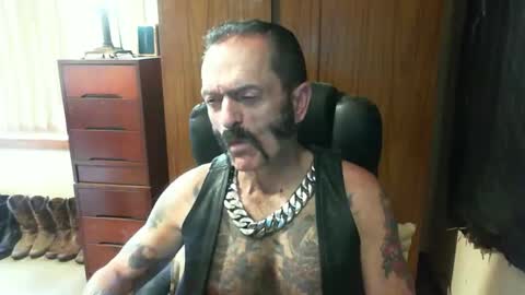 Snapshot of leathergreaser chatting on 01.09.25 leathergreaser online show from 01.09.25