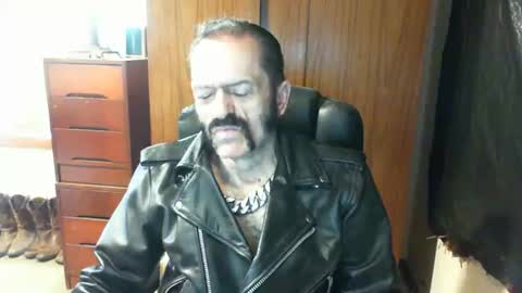 Snapshot of leathergreaser chatting on 01.18.25 leathergreaser online show from 01.18.25