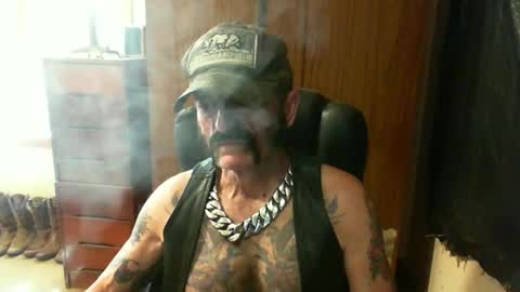 Snapshot of leathergreaser chatting on 01.19.25 leathergreaser online show from 01.19.25