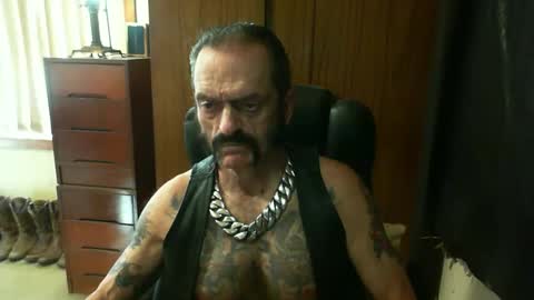 Snapshot of leathergreaser chatting on 01.20.25 leathergreaser online show from 01.20.25
