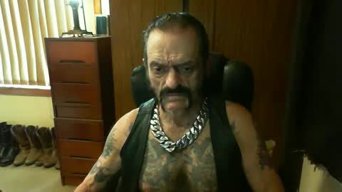 Snapshot of leathergreaser chatting on 01.23.25 leathergreaser online show from 01.23.25