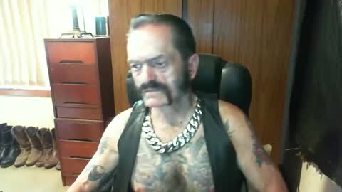 Snapshot of leathergreaser chatting on 01.26.25 leathergreaser online show from 01.26.25
