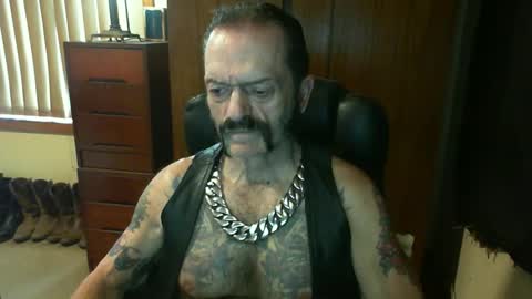 Snapshot of leathergreaser chatting on 01.28.25 leathergreaser online show from 01.28.25