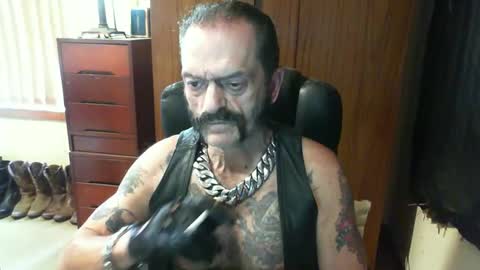 Snapshot of leathergreaser chatting on 01.29.25 leathergreaser online show from 01.29.25