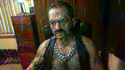 Snapshot of leathergreaser chatting on 02.04.25 leathergreaser online show from 02.04.25