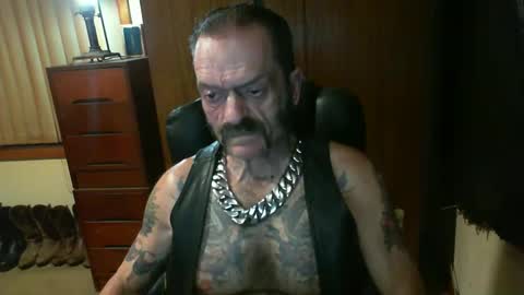 Snapshot of leathergreaser chatting on 02.05.25 leathergreaser online show from 02.05.25