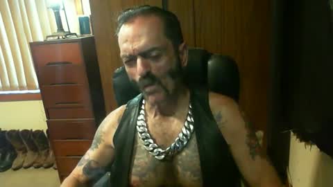 Snapshot of leathergreaser chatting on 02.05.25 leathergreaser online show from 02.05.25