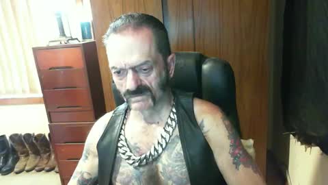Snapshot of leathergreaser chatting on 02.09.25 leathergreaser online show from 02.09.25