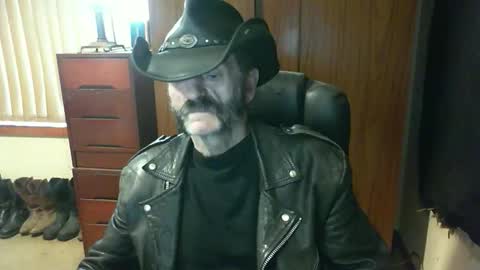 Snapshot of leathergreaser chatting on 09.09.25 leathergreaser online show from 09.09.25