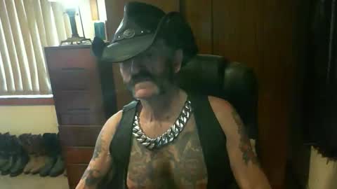 Snapshot of leathergreaser chatting on 09.18.25 leathergreaser online show from 09.18.25