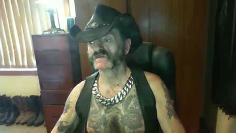 Snapshot of leathergreaser chatting on 09.25.25 leathergreaser online show from 09.25.25