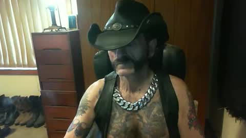 Snapshot of leathergreaser chatting on 10.20.25 leathergreaser online show from 10.20.25