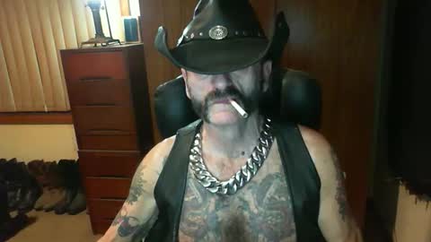 Snapshot of leathergreaser chatting on 10.23.25 leathergreaser online show from 10.23.25