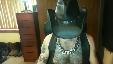 Snapshot of leathergreaser chatting on 10.25.25 leathergreaser online show from 10.25.25