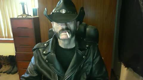 Snapshot of leathergreaser chatting on 11.05.25 leathergreaser online show from 11.05.25