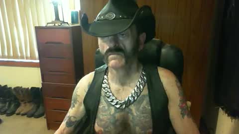 Snapshot of leathergreaser chatting on 11.25.25 leathergreaser online show from 11.25.25