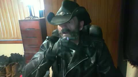 Snapshot of leathergreaser chatting on 06.06.26 leathergreaser online show from 06.06.26