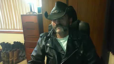 Snapshot of leathergreaser chatting on 06.11.26 leathergreaser online show from 06.11.26