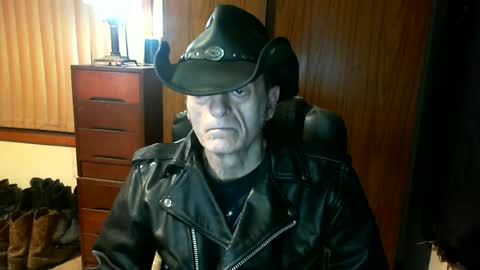 Snapshot of leathergreaser chatting on 07.01.26 leathergreaser online show from 07.01.26