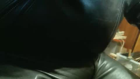 Snapshot of leathermotocross001 chatting on 11.14.25 Leathermotocross online show from 11.14.25