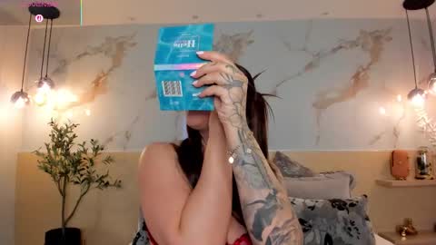    online show from 10.02.25