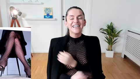 Elle  online show from 01.11.25