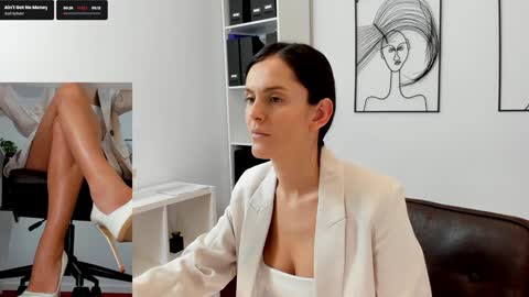 Elle  online show from 03.11.25