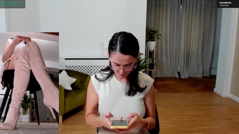 Elle  online show from 09.27.25