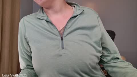 Leia Swift online show from 02.14.25