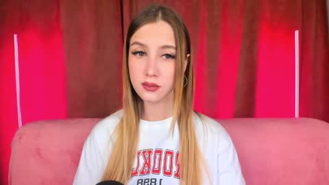 Snapshot of leiawow chatting on 11.16.25 leiawow online show from 11.16.25