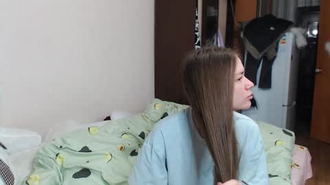 leila_bambi online show from 12.30.24