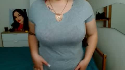 Snapshot of leila_beayte_ chatting on 02.12.26 Leila online show from 02.12.26