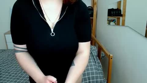 Snapshot of leila_beayte_ chatting on 06.28.26 Leila online show from 06.28.26