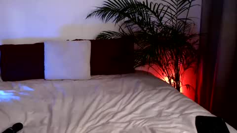 LEILA LUNA online show from 06.25.26