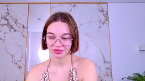 Snapshot of leilalawson chatting on 12.19.24 LeilaLawson online show from 12.19.24