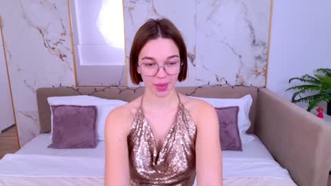 Snapshot of leilalawson chatting on 12.19.24 LeilaLawson online show from 12.19.24