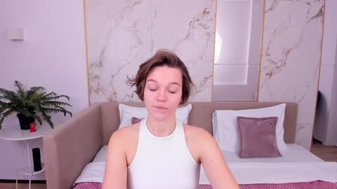 Snapshot of leilalawson chatting on 12.26.24 LeilaLawson online show from 12.26.24