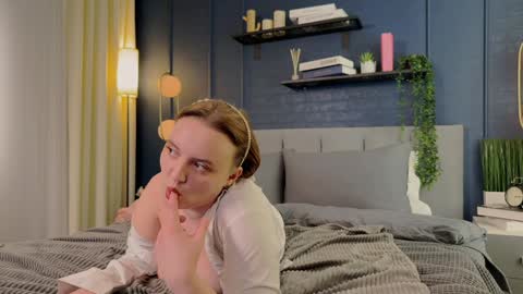 Snapshot of lela_ryan chatting on 01.09.25 Lela online show from 01.09.25