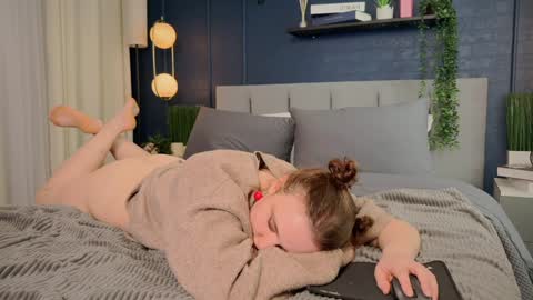 Snapshot of lela_ryan chatting on 01.29.25 Lela online show from 01.29.25