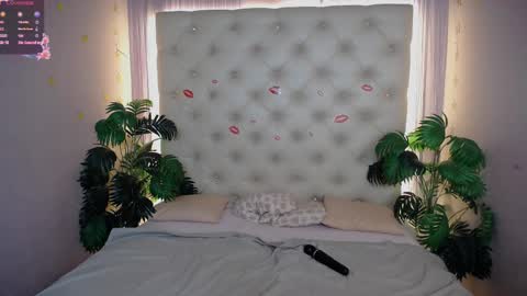 Snapshot of lela_ryan chatting on 03.09.25 Lela online show from 03.09.25