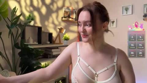 Snapshot of lela_ryan chatting on 10.23.25 Lela online show from 10.23.25