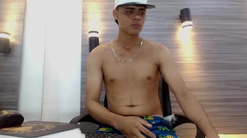 lelehott01 online show from 06.15.26