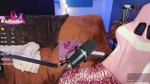 Junie 3 online show from 11.25.25