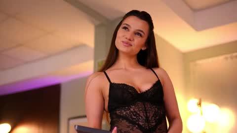 Lena Laurent online show from 04.22.26