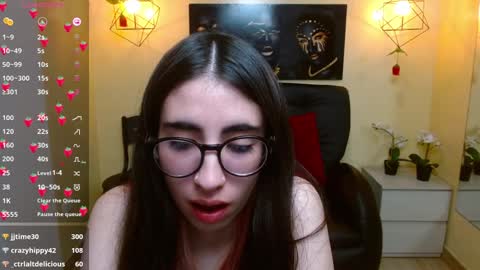 Snapshot of lena_roses chatting on 01.28.25 Lena online show from 01.28.25