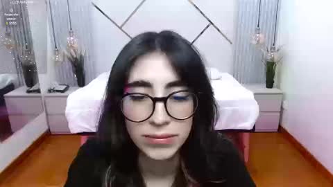 Snapshot of lena_roses chatting on 09.10.25 Lena online show from 09.10.25