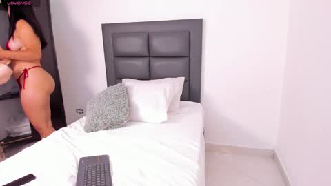 Snapshot of lena_rousseau chatting on 02.07.25 Lena Rousseau online show from 02.07.25