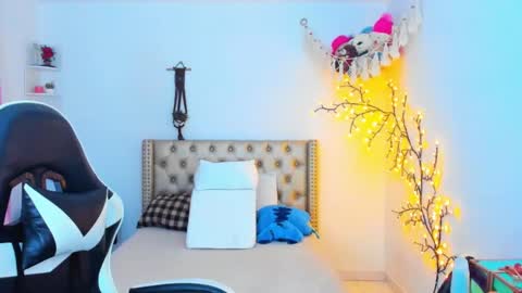 Lena  online show from 10.02.25