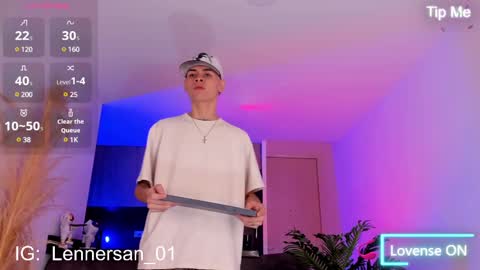 Snapshot of lennercollins_ chatting on 02.08.25 Lenner INDEPENDENT MODEL online show from 02.08.25